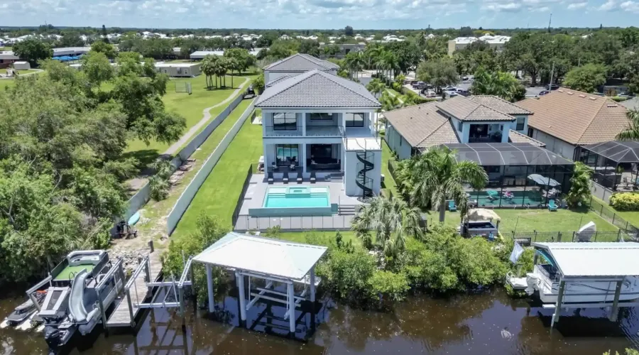 519 TREVISO DRIVE, Apollo Beach, Florida, 33572, United States, 6 Bedrooms Bedrooms, 10 Rooms Rooms,4 BathroomsBathrooms,Waterfront,For Sale,TREVISO DRIVE,1894611